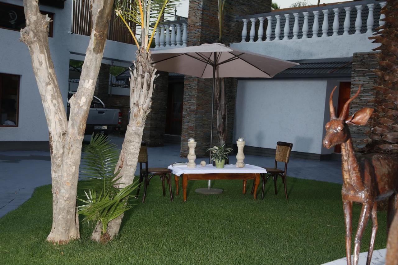 Travetel Or Tambo Airport Hotel Kempton Park Bagian luar foto