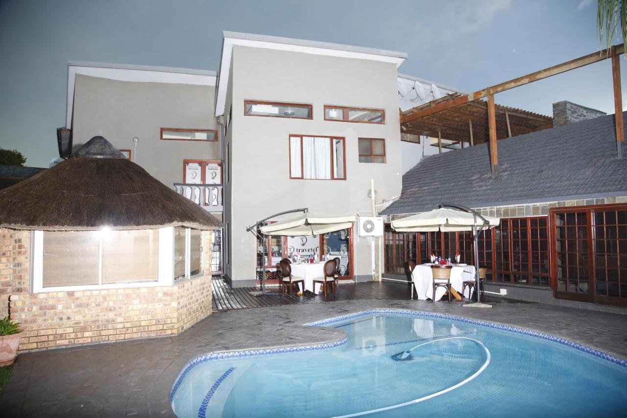 Travetel Or Tambo Airport Hotel Kempton Park Bagian luar foto