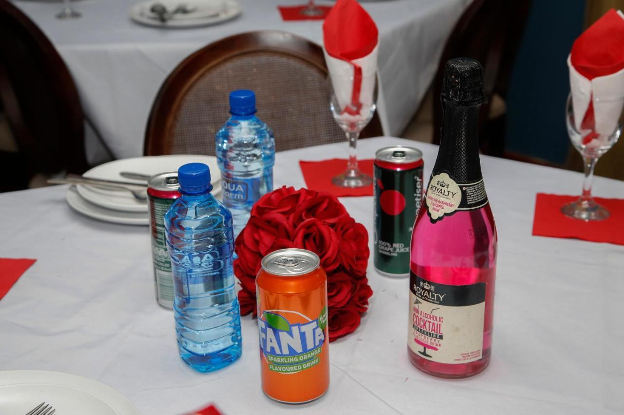 Travetel Or Tambo Airport Hotel Kempton Park Bagian luar foto